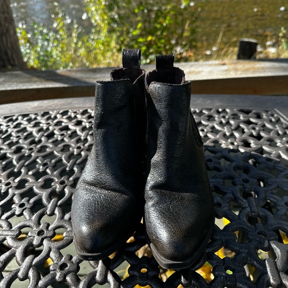 Dolce Vita Black Ankle Booties - Picture 7 of 8
